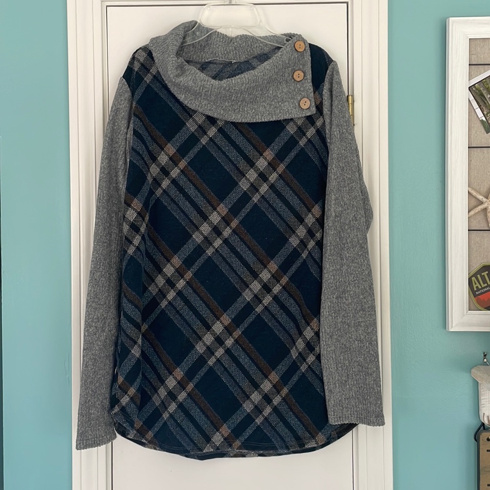 Nic & Lulu Tunic split neck sweater